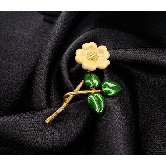 Vintage Metropolitan Museum Of Art Flower Brooch Cream & Green - Picture 1 of 6